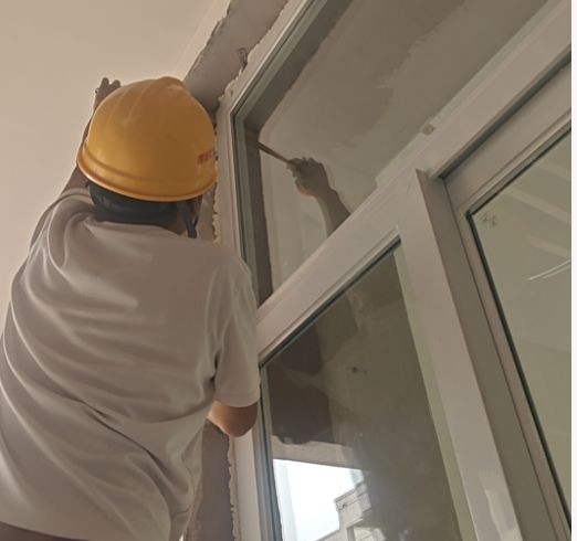铜梁中学扩建工程铝塑铝窗框安装实录_重庆锦雨丰建筑工程有限公司