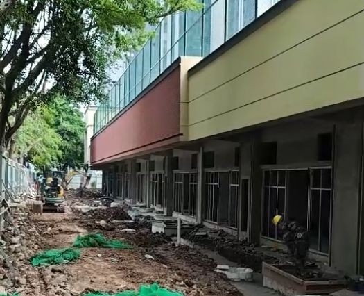 天宫殿学校铝合金窗框安装完成实拍